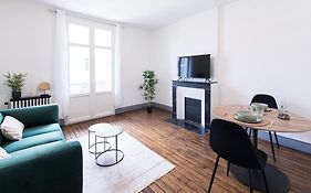 Appartement Avec Balcon A 250 M De La Gare, Hyper Centre